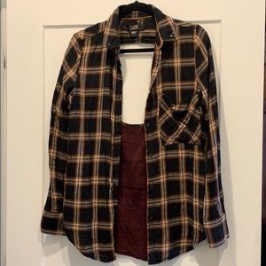 55Dselle plaid open back button down